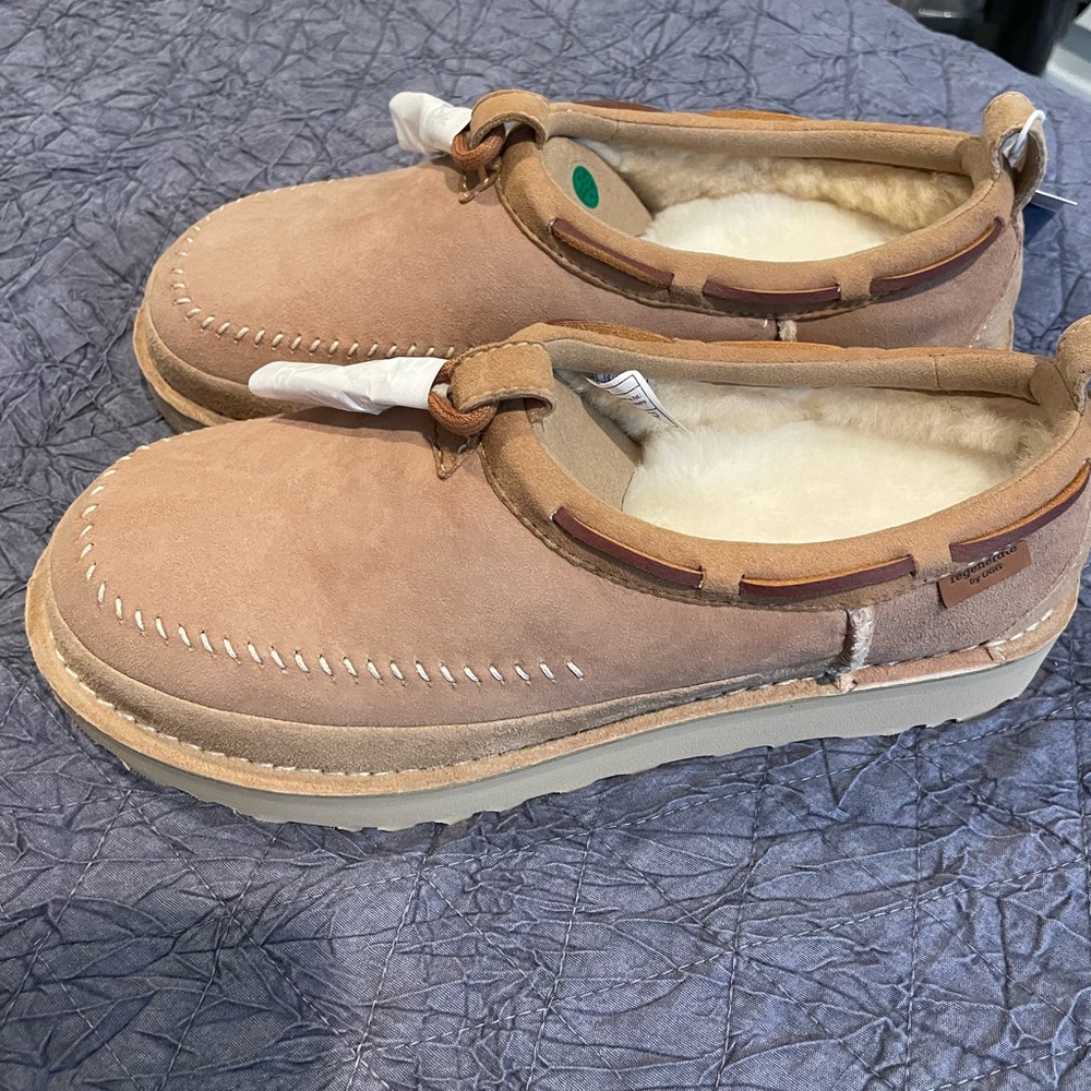 Ugg - Regenerate platform slipper, size 9/10 in box new